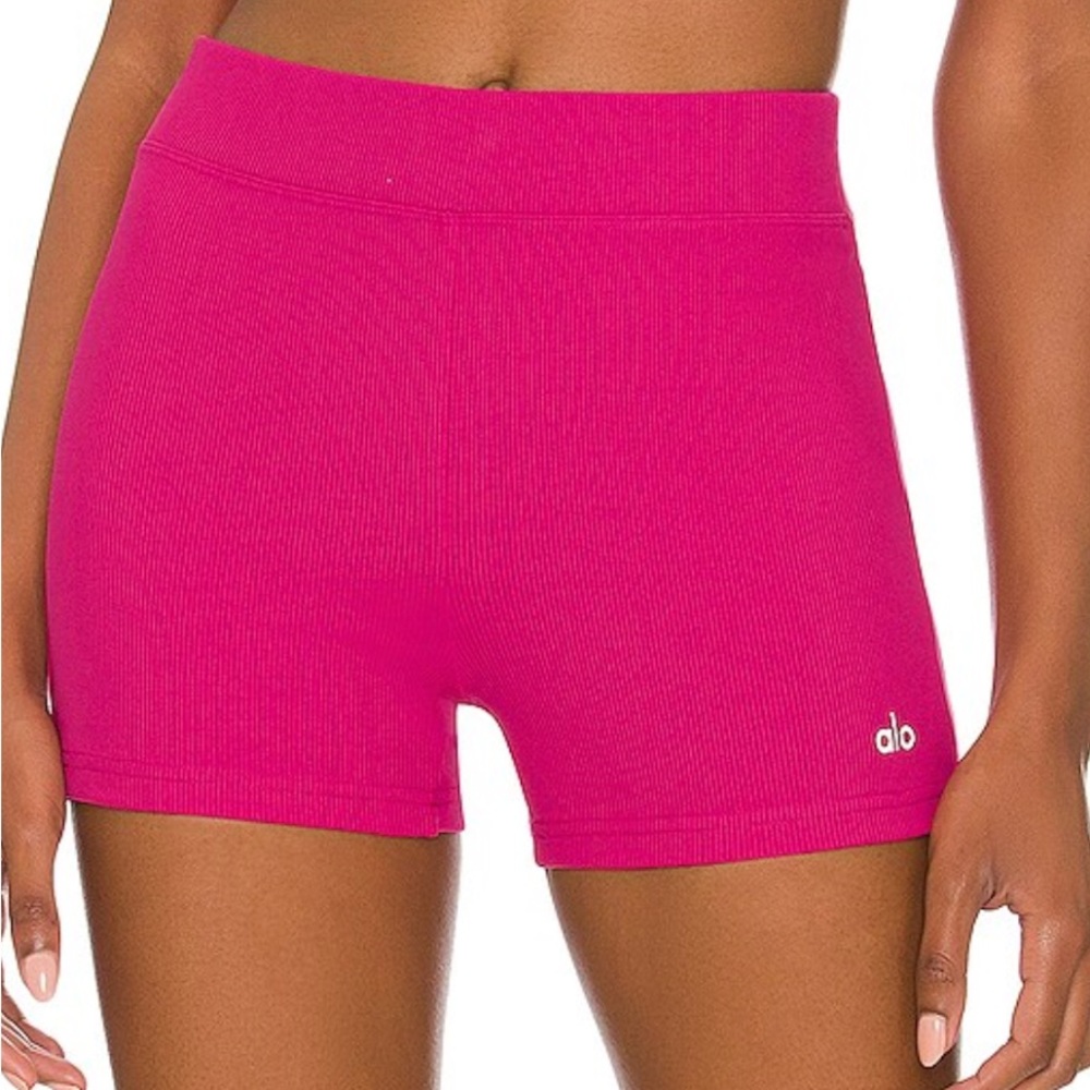 *NWT* Alo Goddess Ribbed High Waist Hot Short